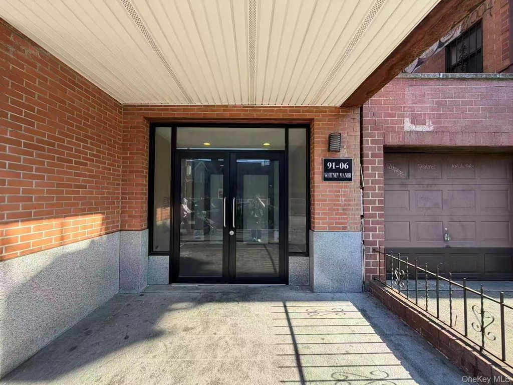 Photo of 91-06 Whitney Avenue #4B, Elmhurst, NY 11373 (MLS # 996117)