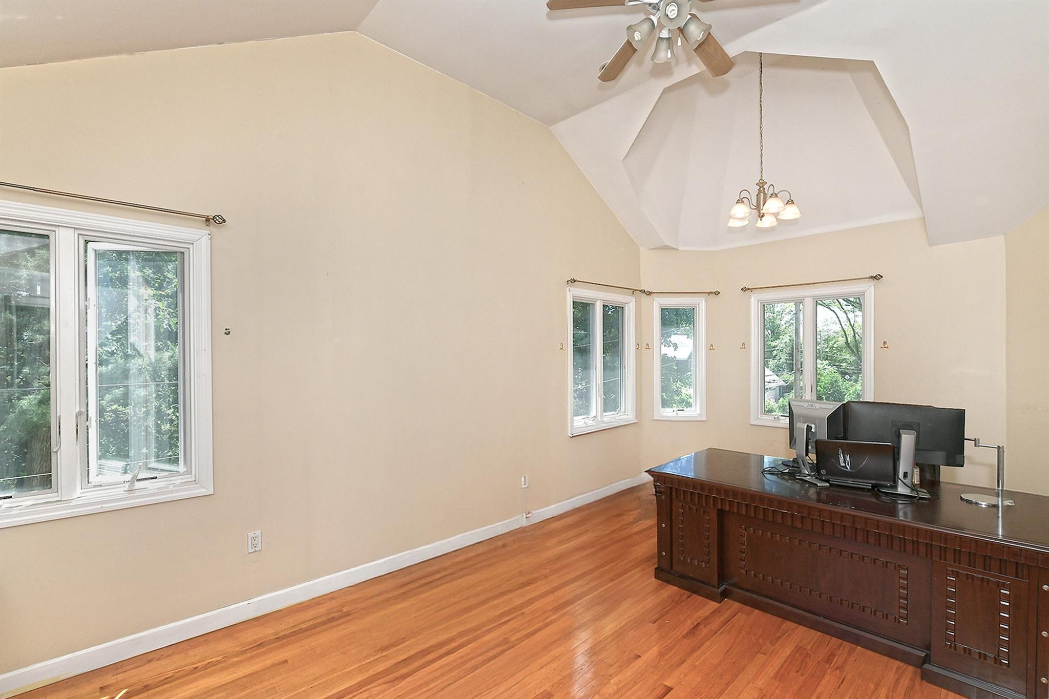 2 Sandy Court, Garden City, New York image 27