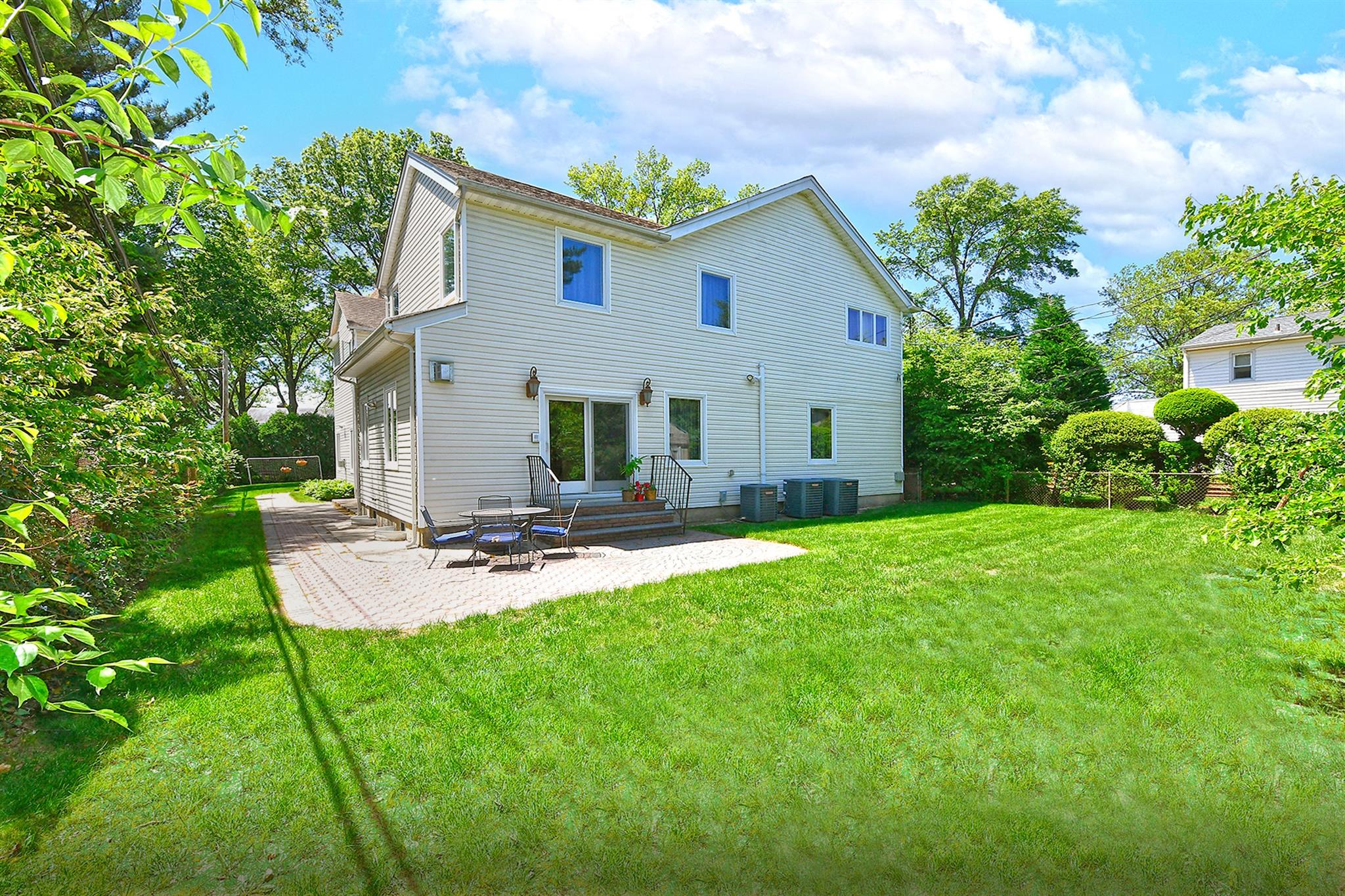 2 Sandy Court, Garden City, New York image 32