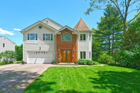 2 Sandy Court Garden City NY 11530