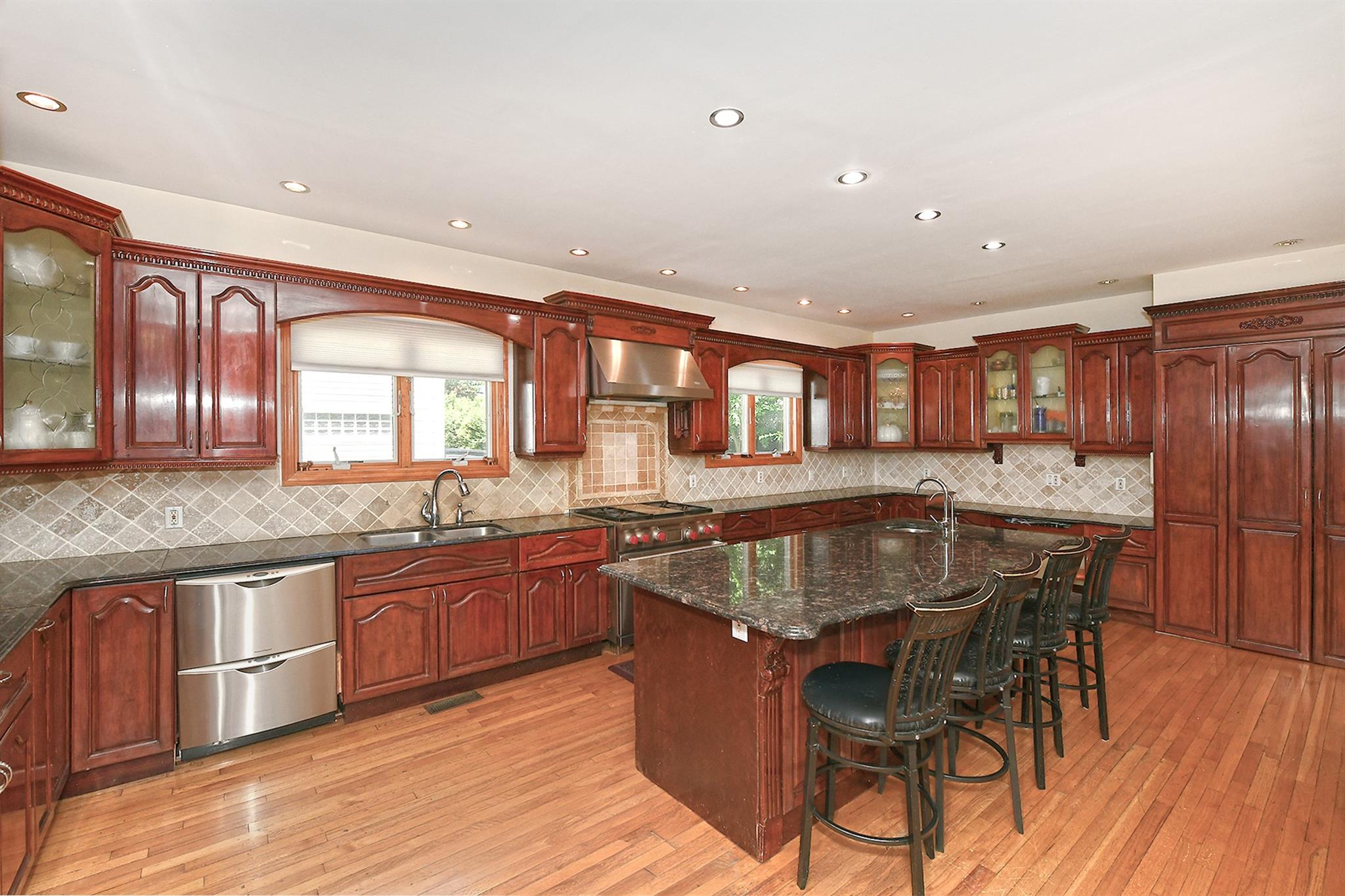 2 Sandy Court, Garden City, New York image 10