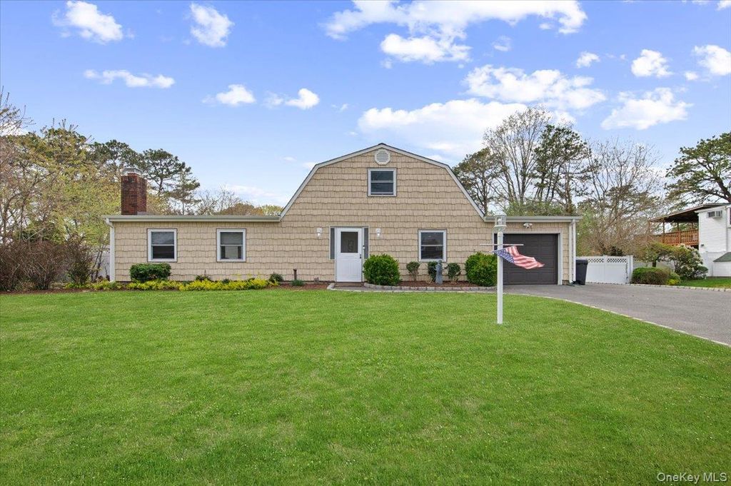 Photo of 22 Redpine Road, Medford, NY 11763 (MLS # 987485)