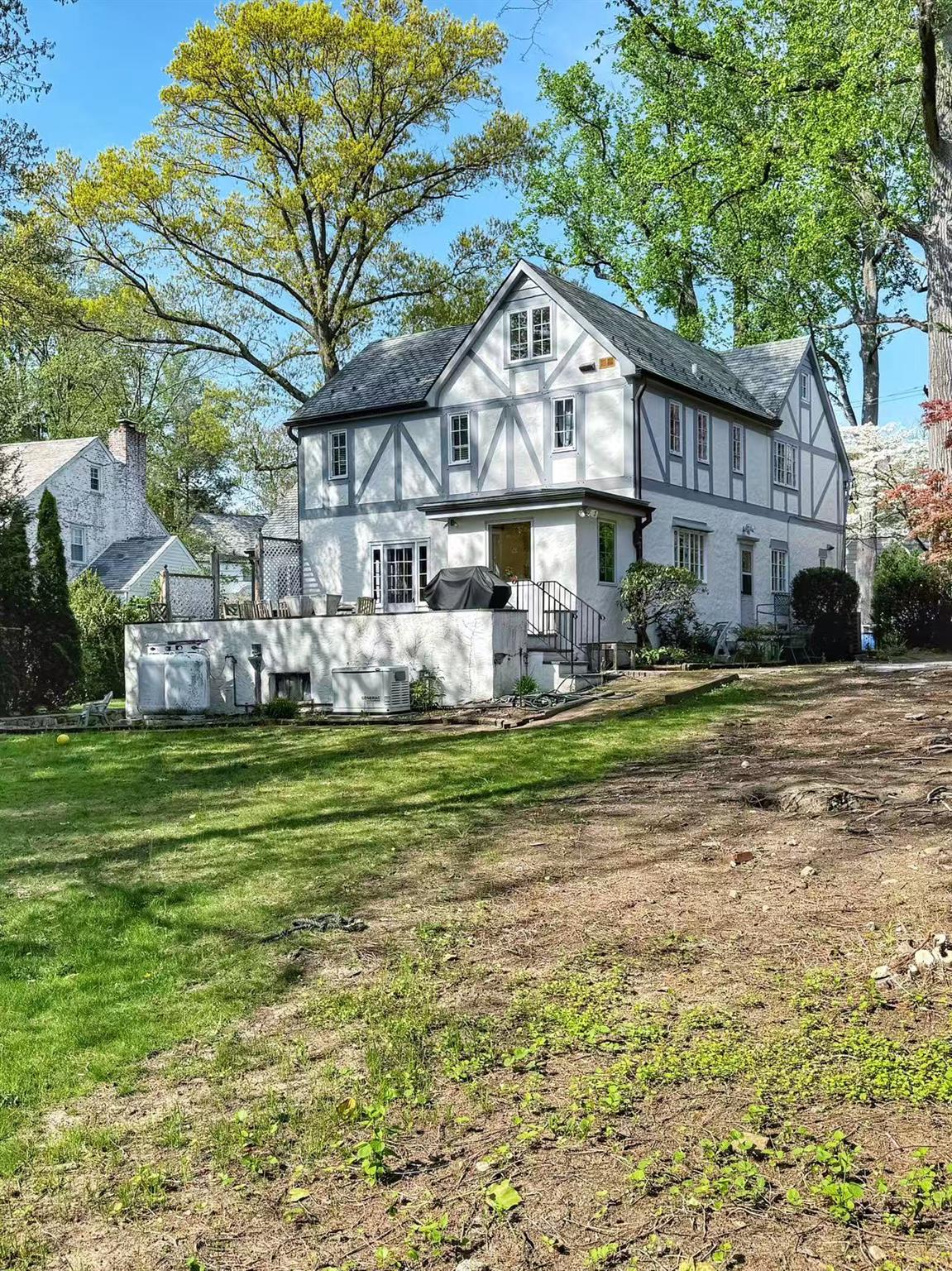 8 Southwoods Lane