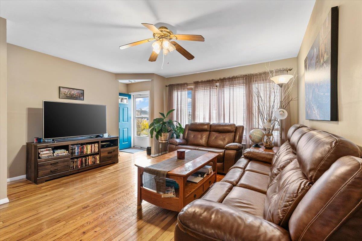 8 Pintle Court, Hicksville, New York image 6