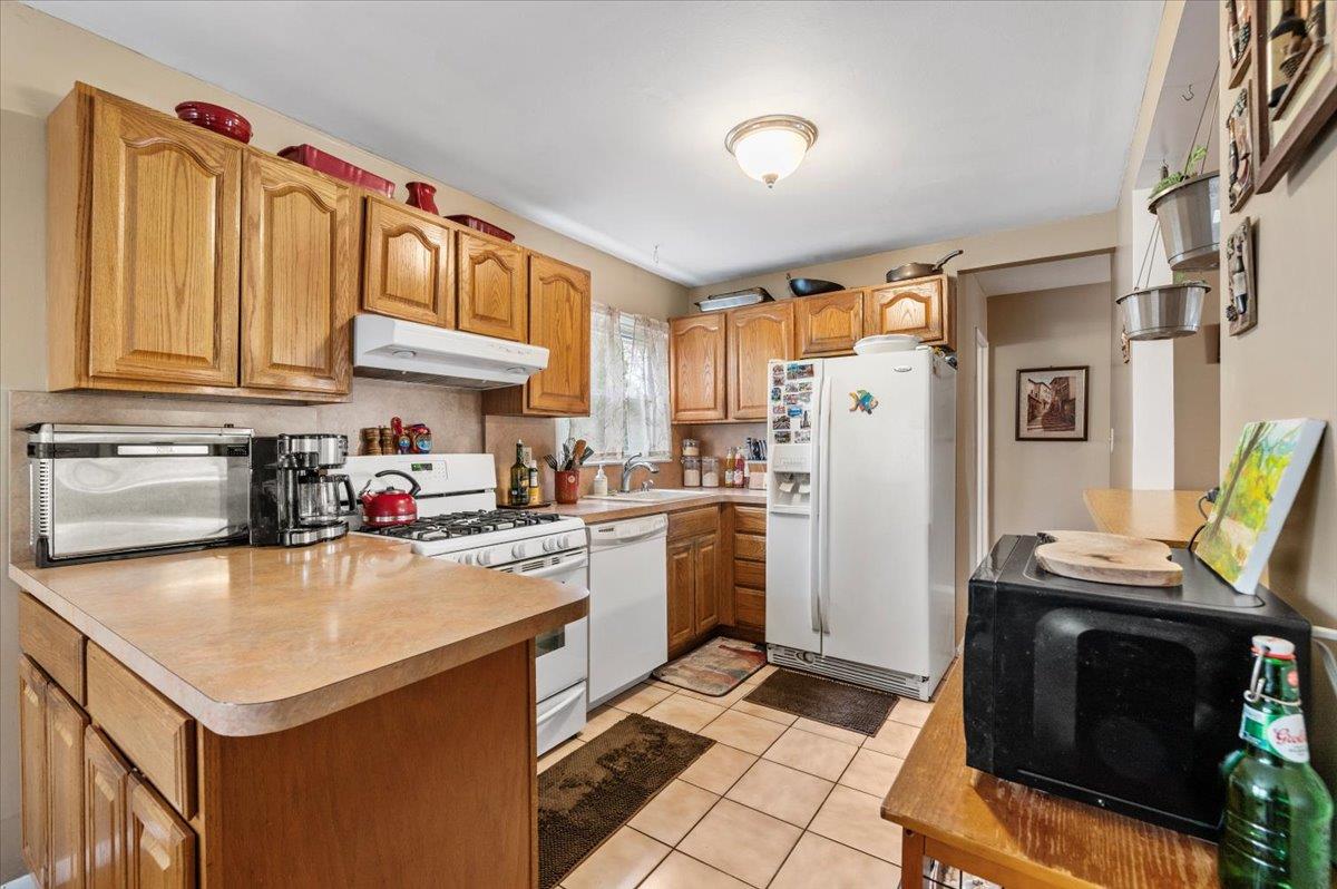 8 Pintle Court, Hicksville, New York image 10