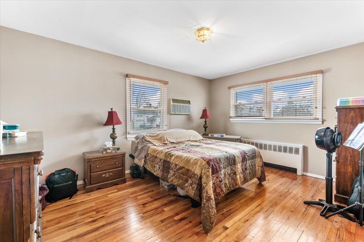 8 Pintle Court, Hicksville, New York image 17
