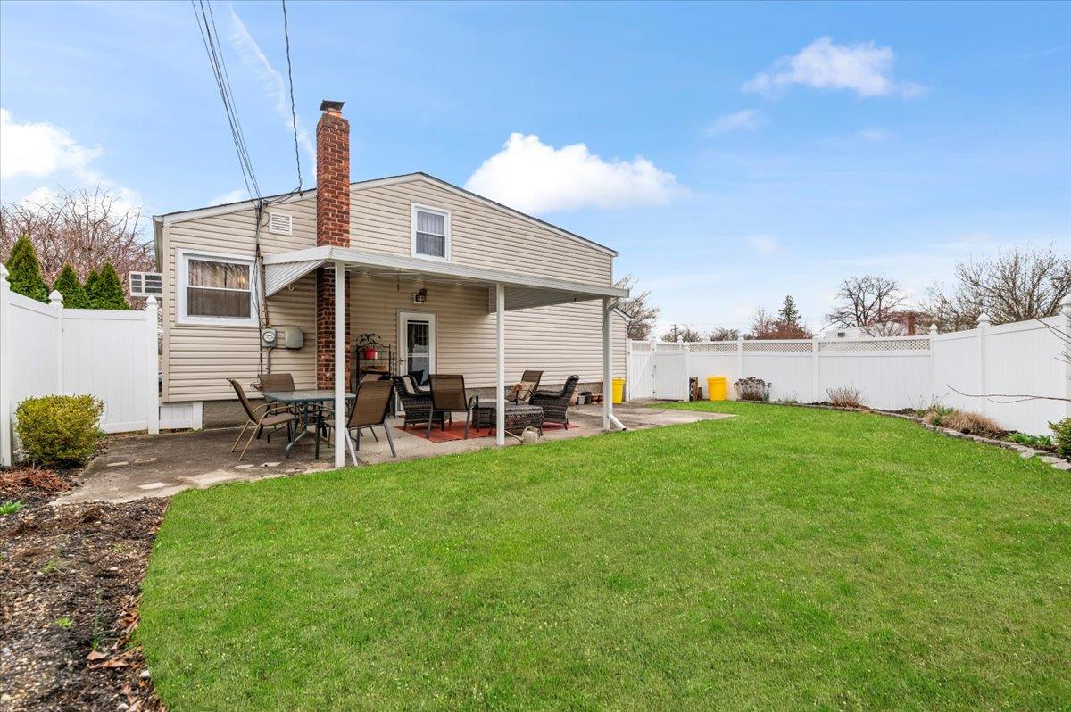 8 Pintle Court, Hicksville, New York image 25