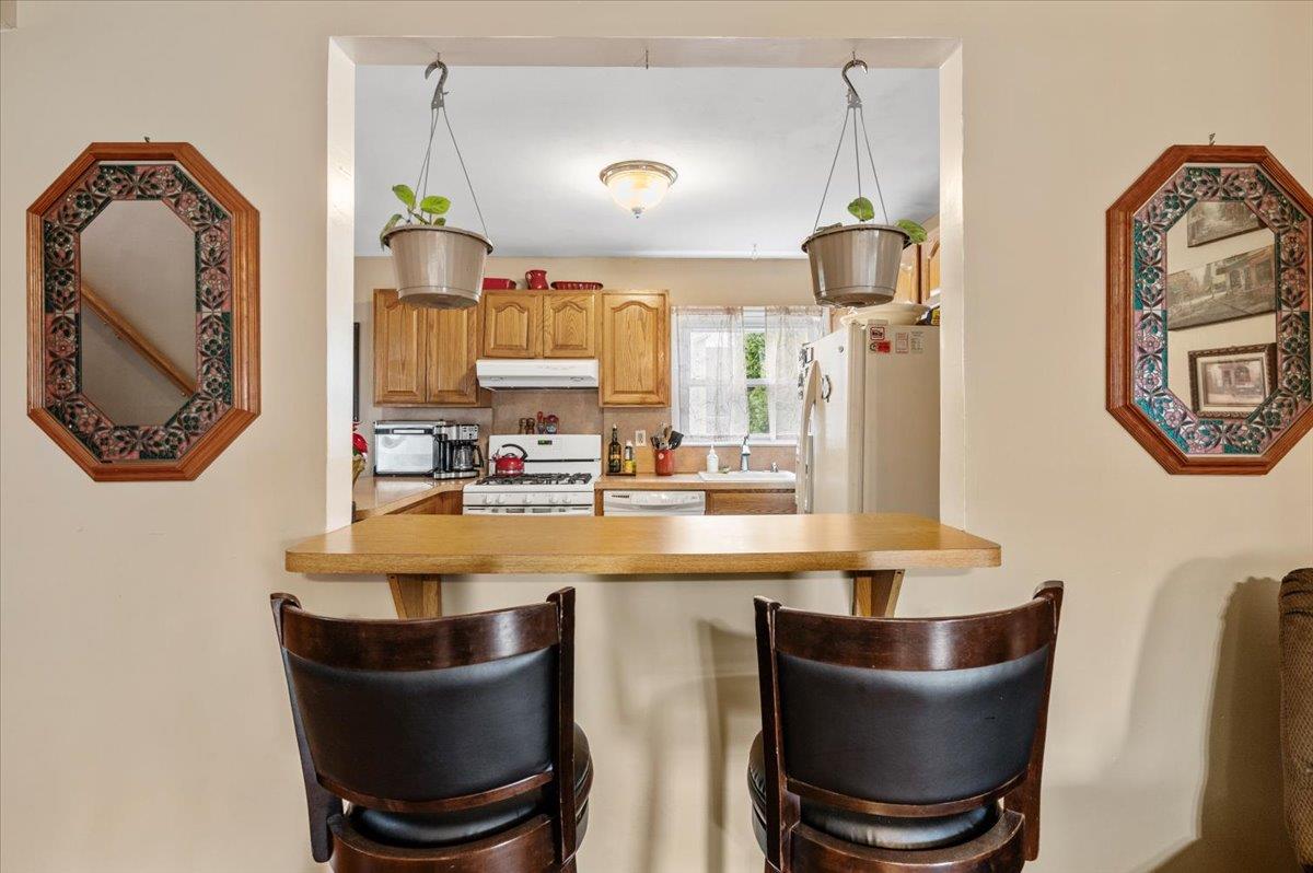 8 Pintle Court, Hicksville, New York image 7