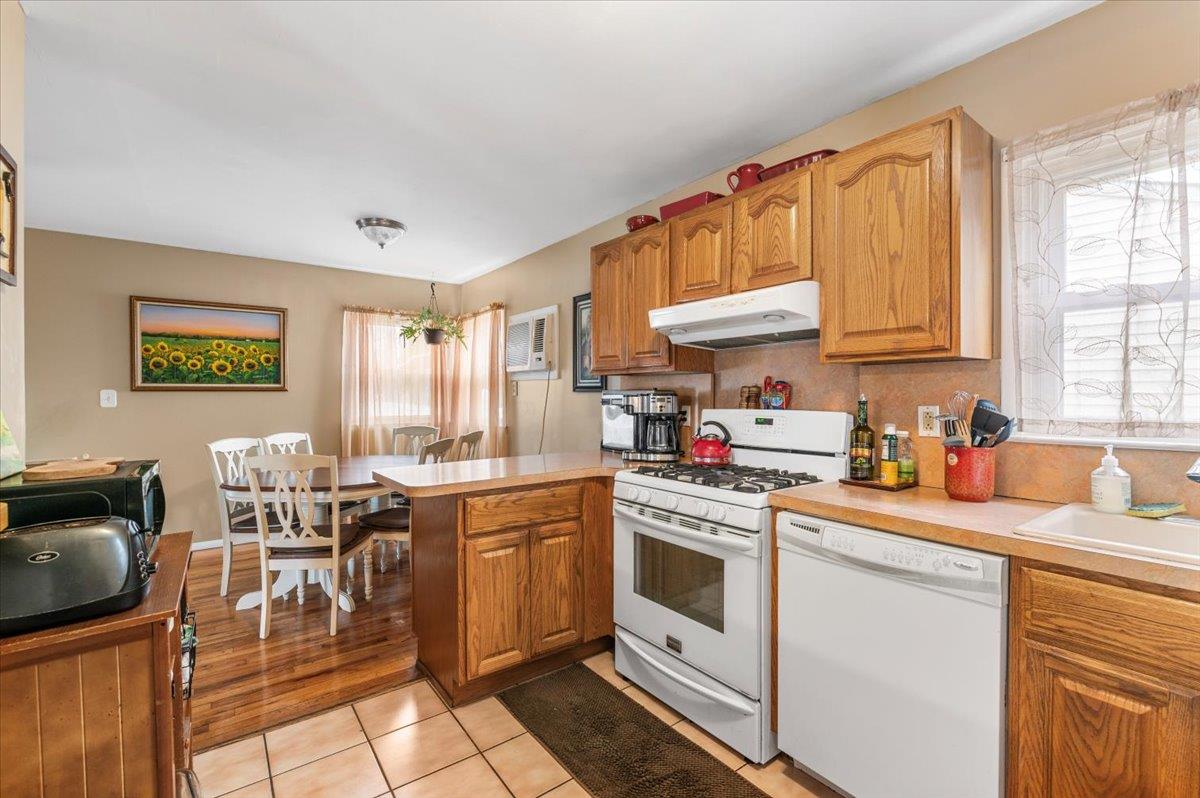 8 Pintle Court, Hicksville, New York image 11