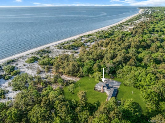 3651 SOUNDVIEW AVE, PECONIC, NY 11958 - Image 0c2eec00e0ce98005a5ec727c1c02cb9/3866552073