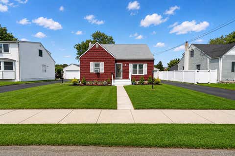 Homes For Sale - 17 Heathcote Road<br/> Lindenhurst, NY 11757