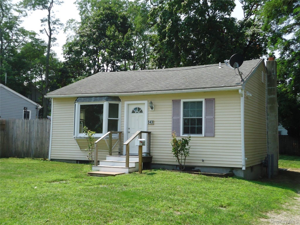 Photo of 343 Union Avenue, Riverhead, NY 11901 (MLS # 1043372)