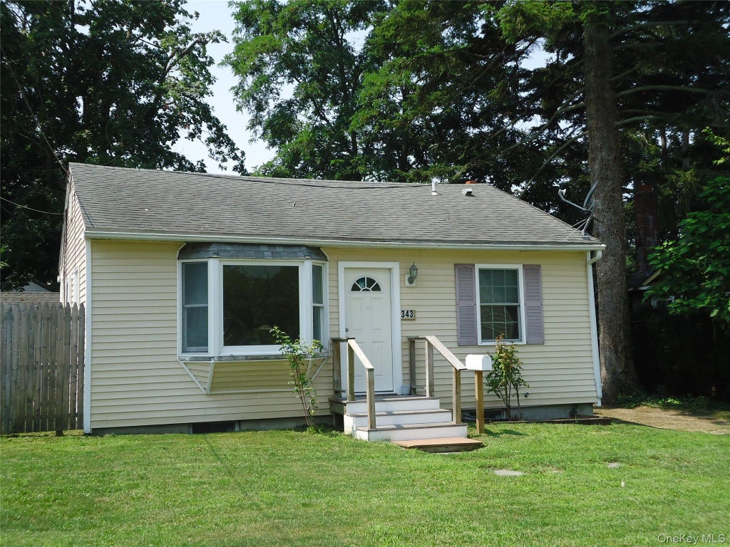Photo of 343 Union Avenue, Riverhead, NY 11901 (MLS # 1043372)