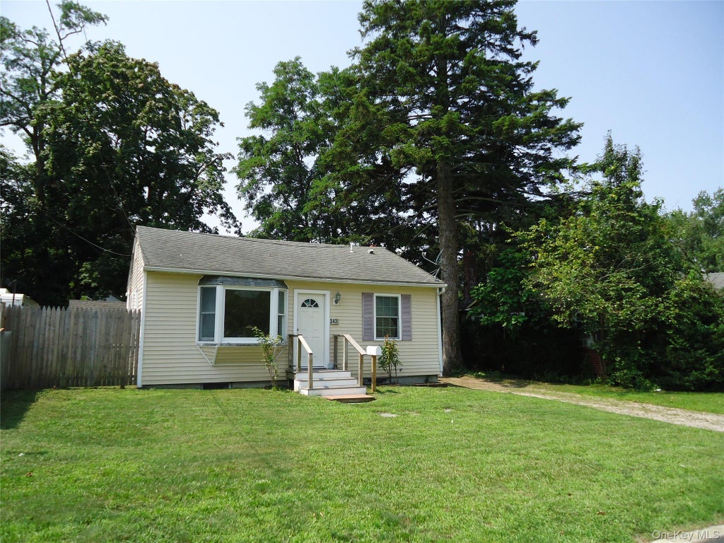 Photo of 343 Union Avenue, Riverhead, NY 11901 (MLS # 1043372)