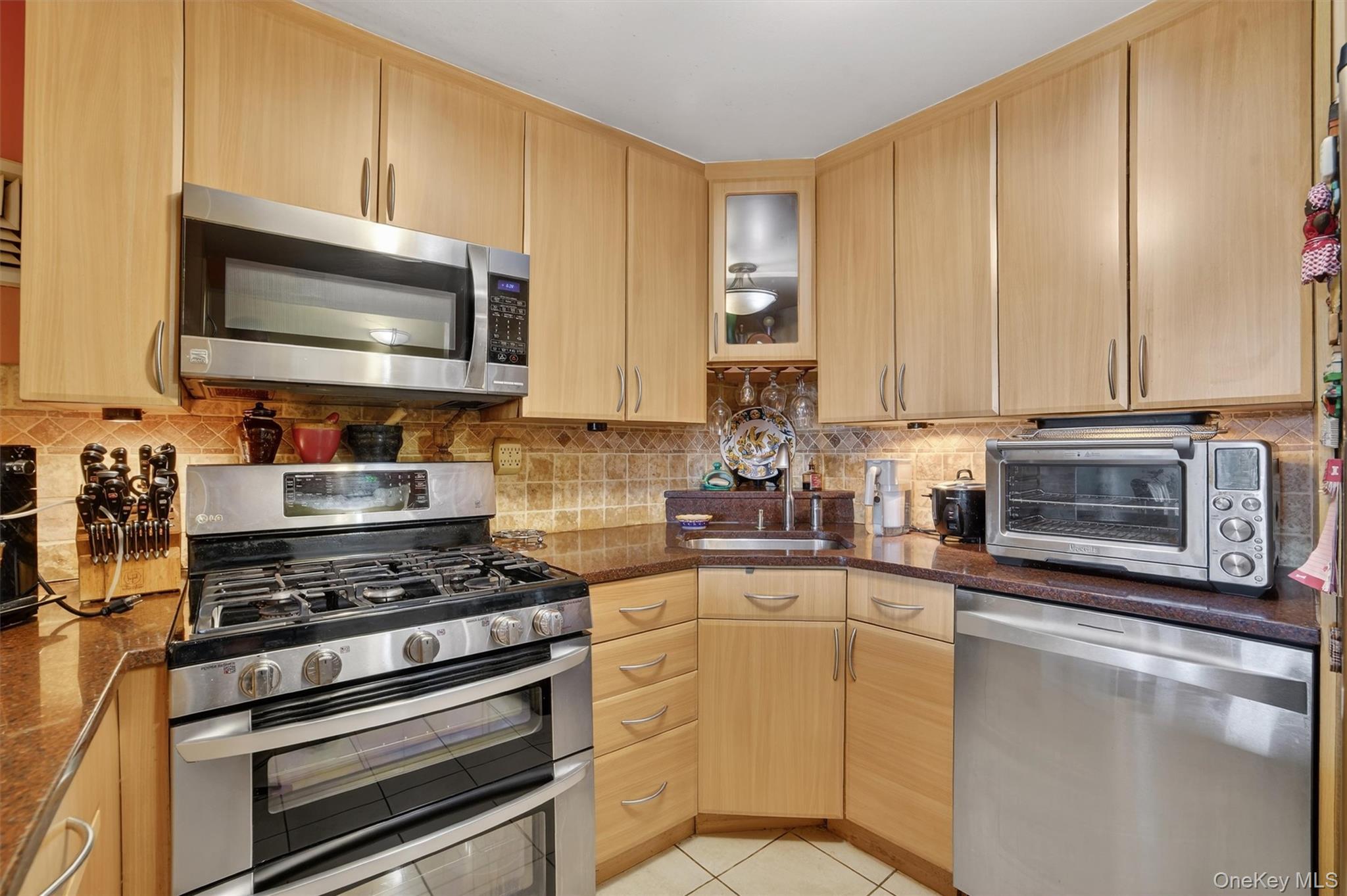 1376 Midland Ave 810