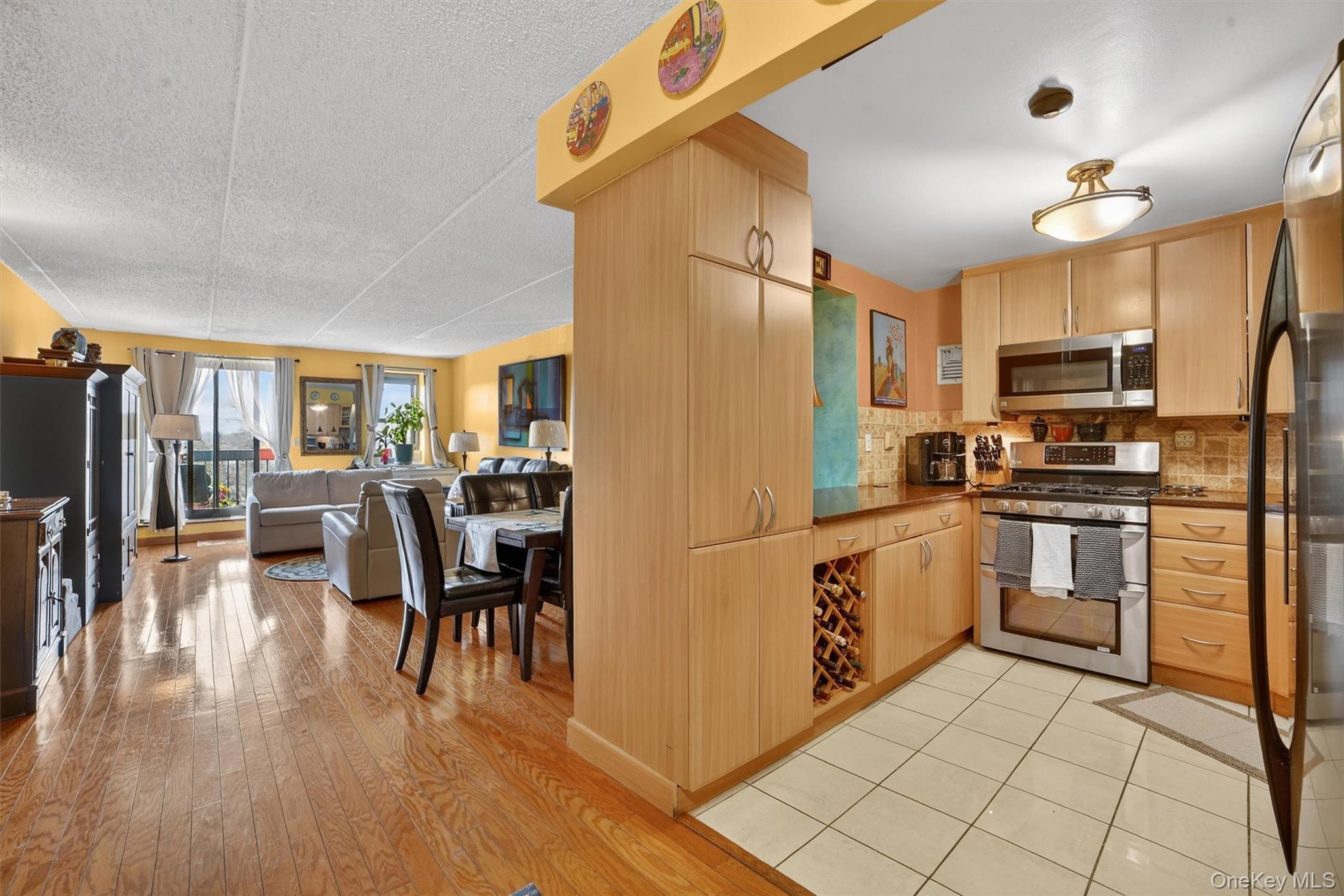 1376 Midland Ave 810