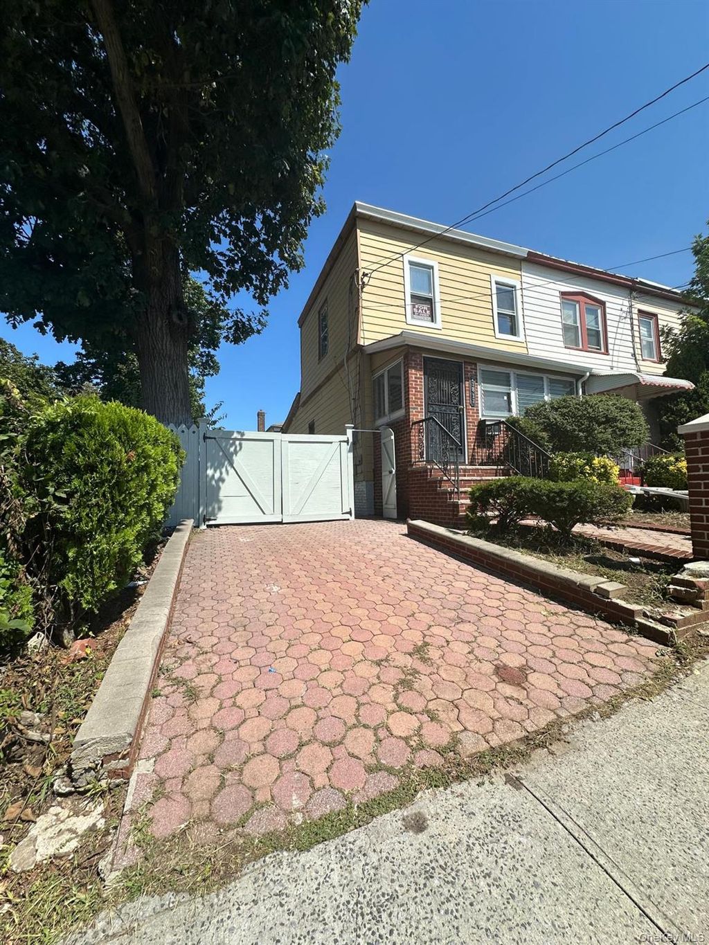 Photo of 218-17 109th Avenue, Queens Village, NY 11429 (MLS # 948282)