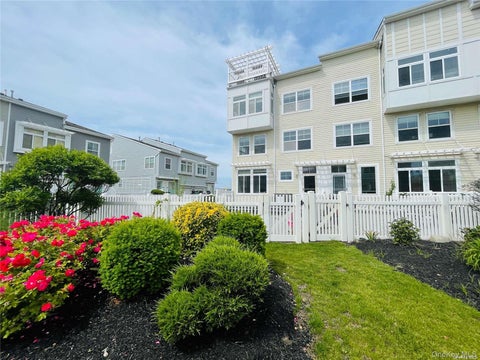 Apartment For Rent - 138 Beach 74th Street #1<br/> Arverne, NY 11692