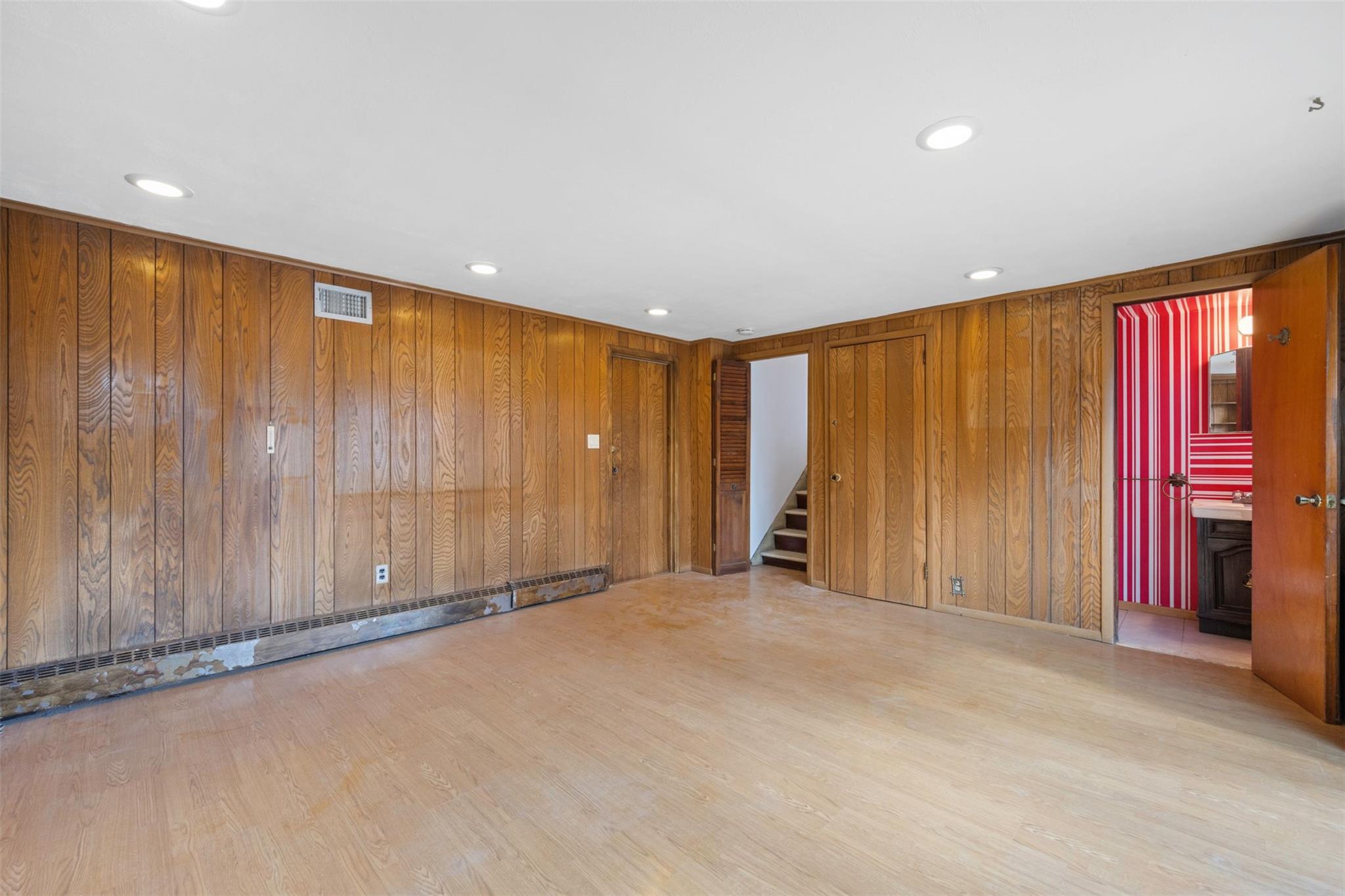 5 Hollow Court, Westbury, New York image 22