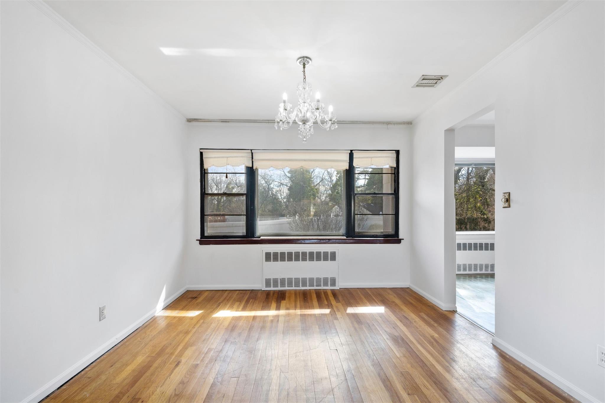 5 Hollow Court, Westbury, New York image 11