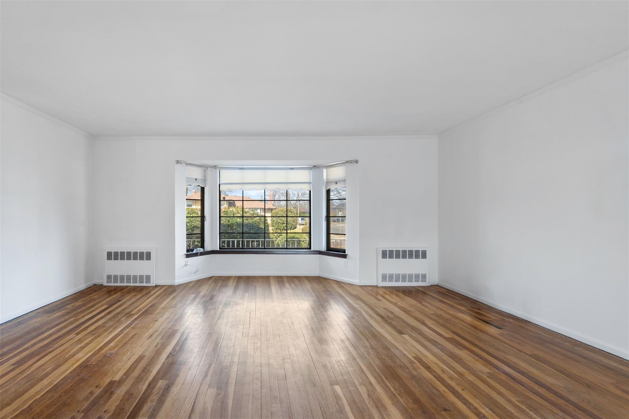 5 Hollow Court, Westbury, New York image 5