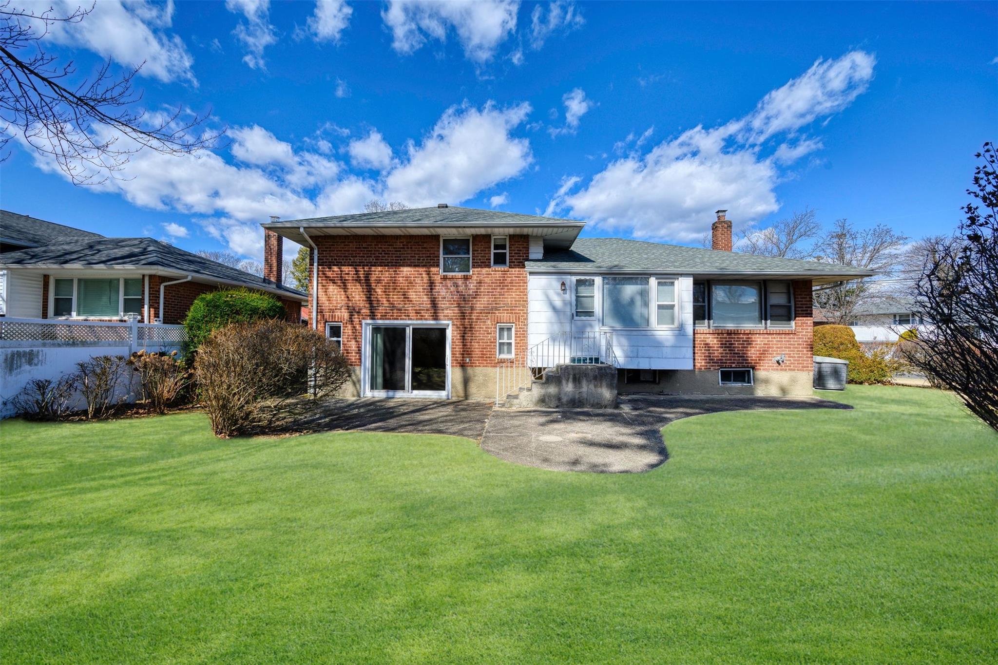 5 Hollow Court, Westbury, New York image 30