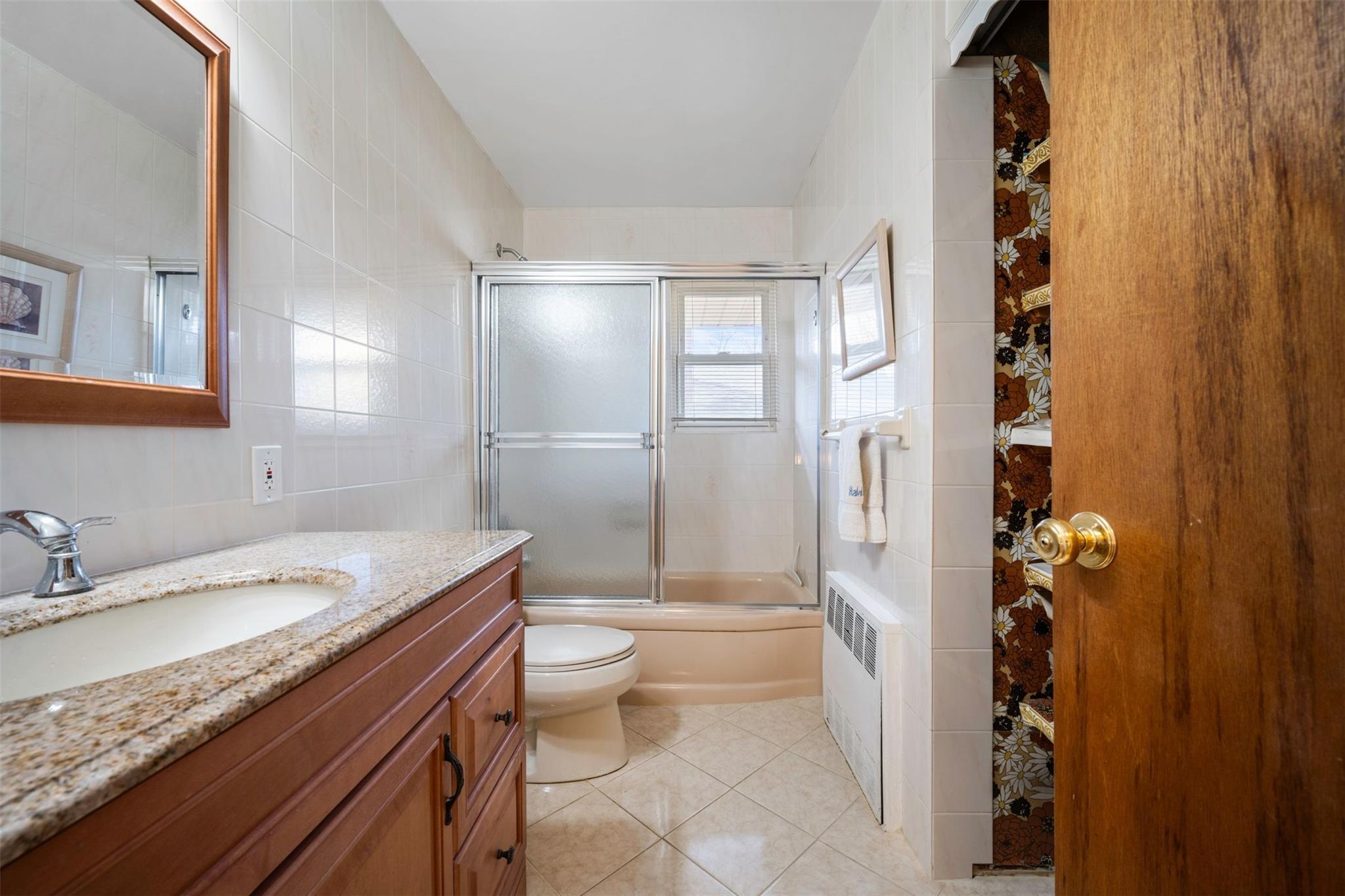 5 Hollow Court, Westbury, New York image 20