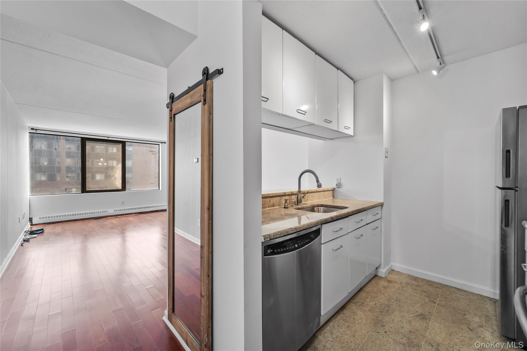 4 Martine Avenue 1109