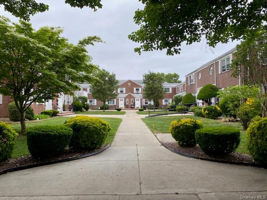 Photo of 254-25 75th Avenue #2nd fl, Glen Oaks, NY 11004 (MLS # 1003749)