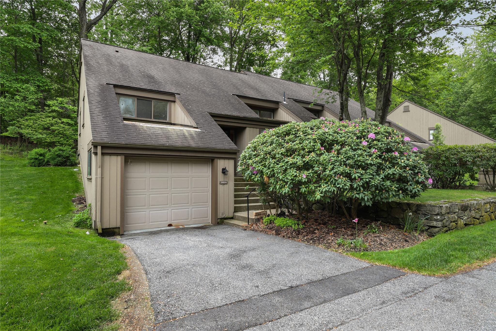 Rental Property at Heritage Hills A, Somers, New York - Bedrooms: 2 
Bathrooms: 2 
Rooms: 6  - $3,900 MO.