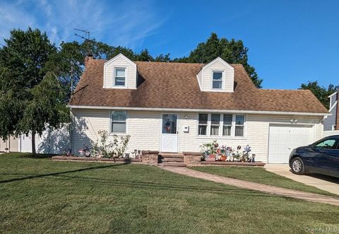 2272 Oxford Street East Meadow NY 11554