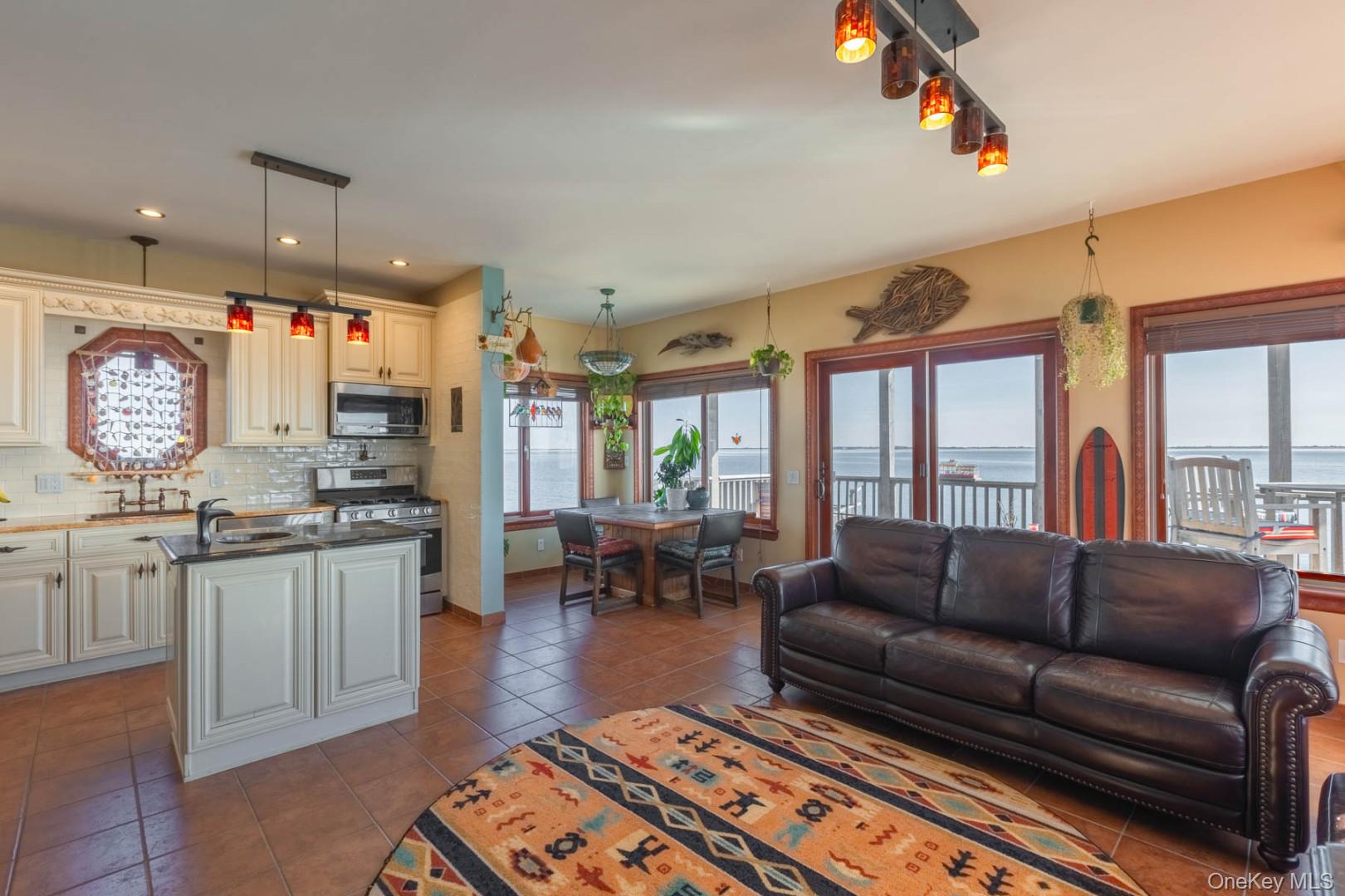 49 Bayview Avenue W
