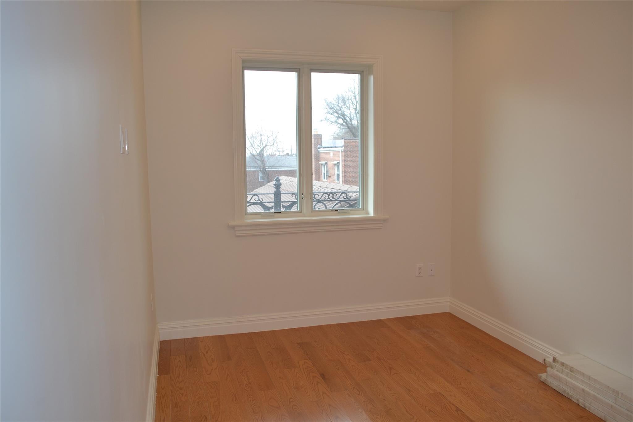 New York, New York 11365, United States, 3 Bedrooms Bedrooms, ,2 BathroomsBathrooms,Residential,Active,88115