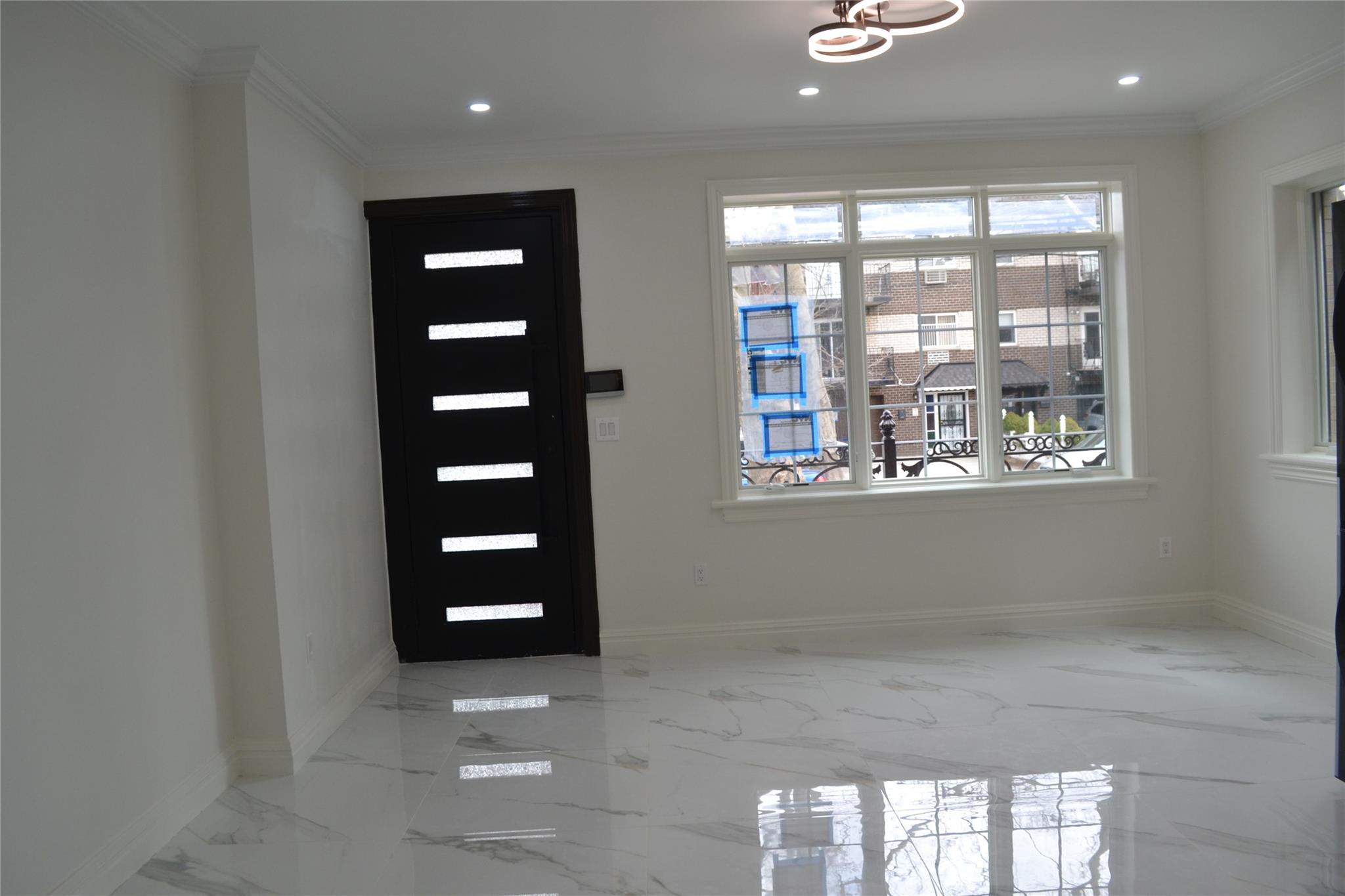 New York, New York 11365, United States, 3 Bedrooms Bedrooms, ,2 BathroomsBathrooms,Residential,Active,88115