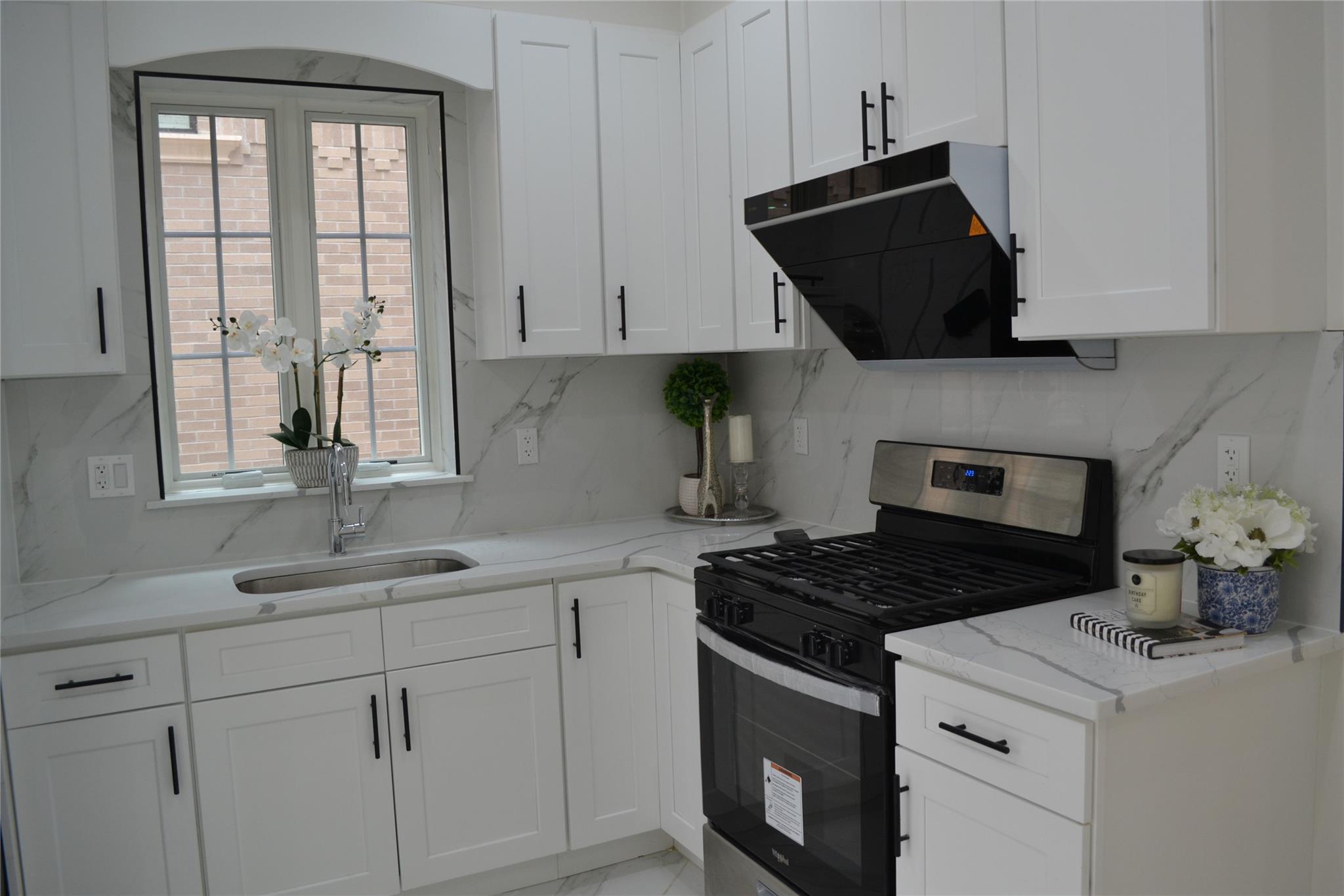 New York, New York 11365, United States, 3 Bedrooms Bedrooms, ,2 BathroomsBathrooms,Residential,Active,88115