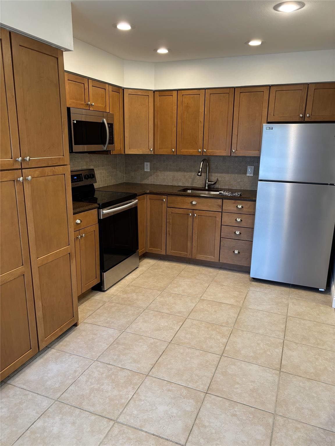 210 Farber Drive Dr #210, West Babylon, New York image 2