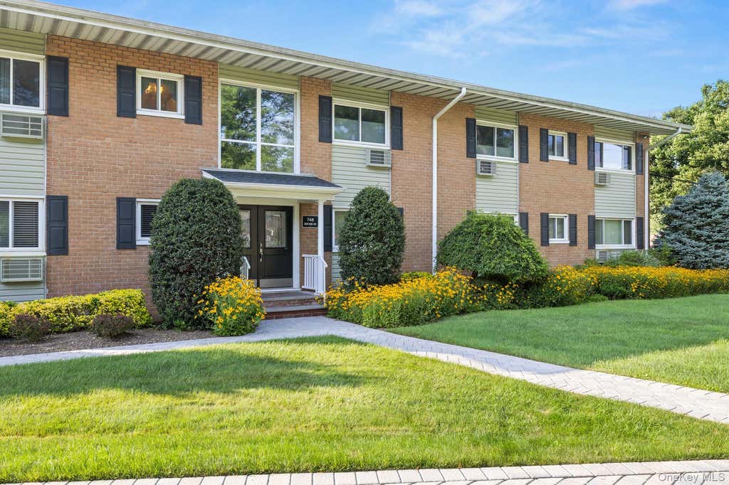 Photo of 748 Deer Park Avenue #7H, North Babylon, NY 11703 (MLS # 1035824)