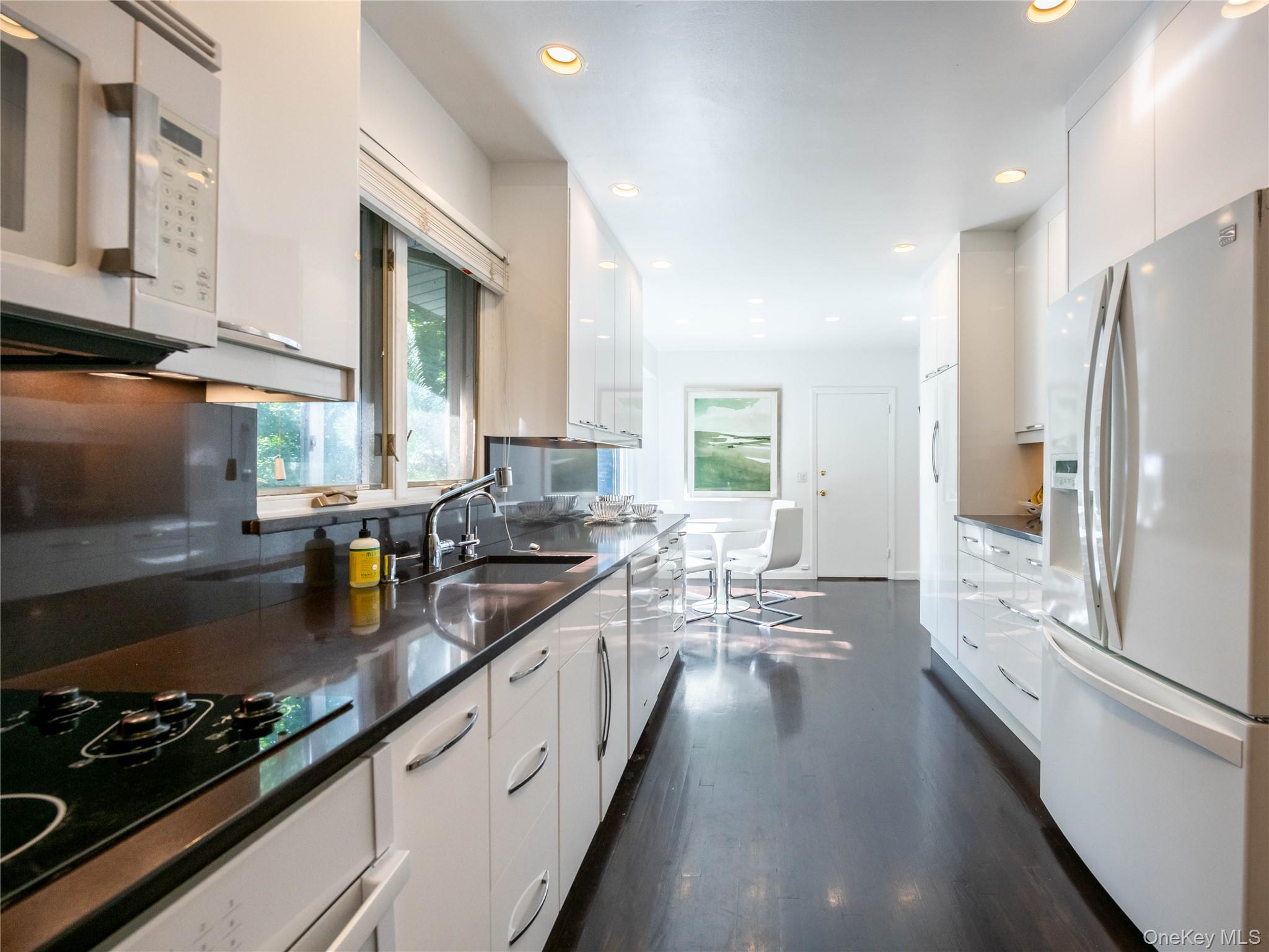 16 Ridge Drive E A
