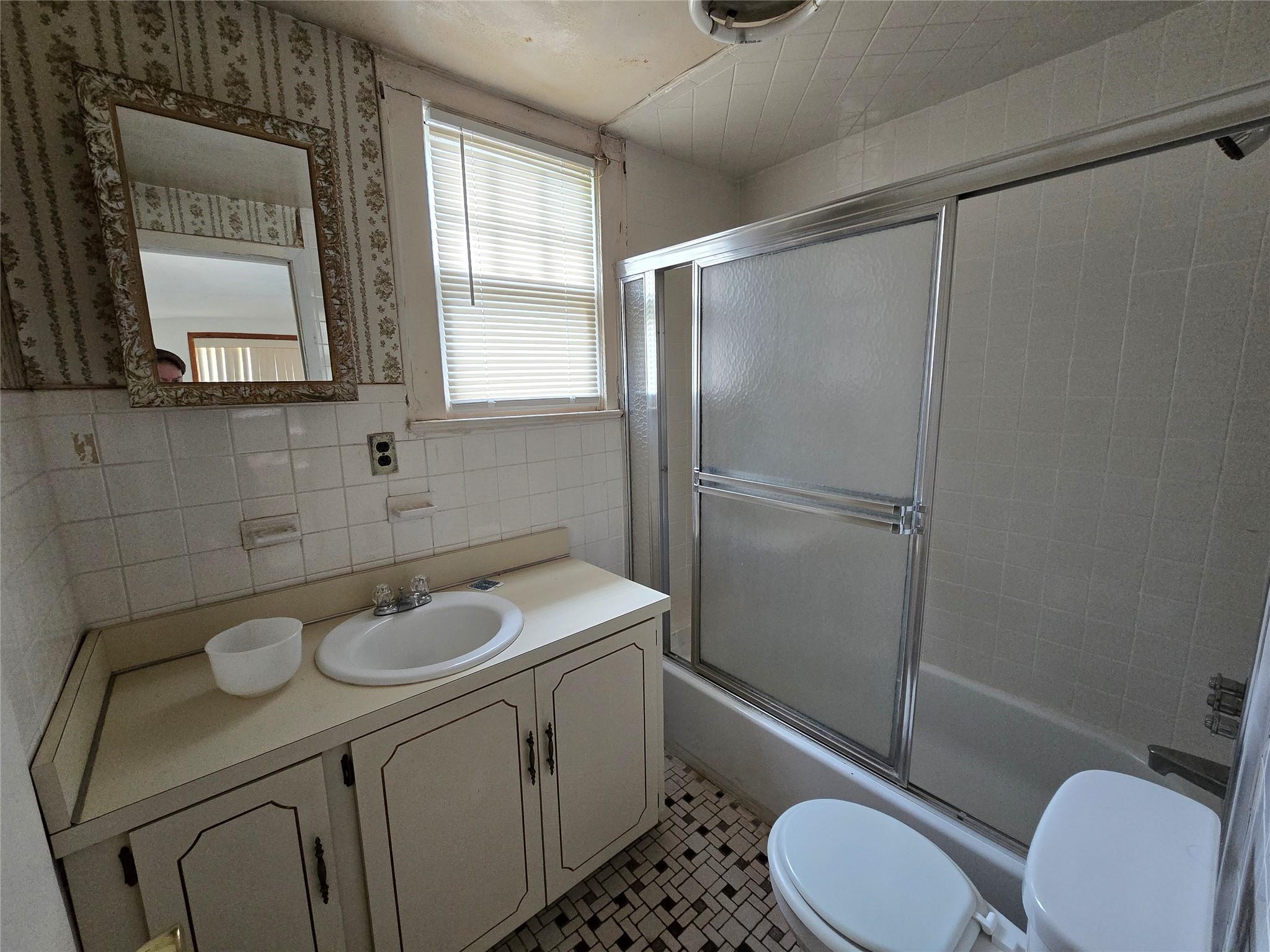 229 Rushmore Avenue, Carle Place, New York image 5