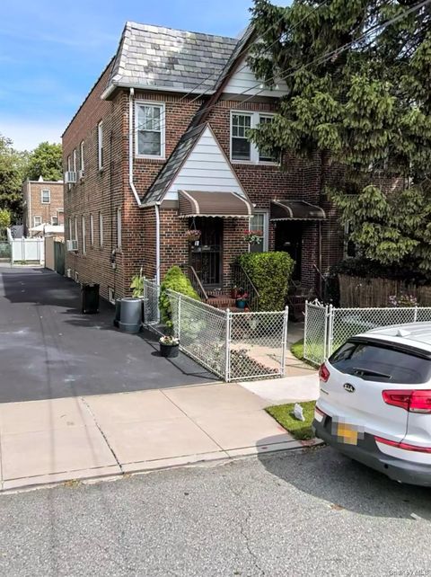 Photo of 8017 Cowles Court, Middle Village, NY 11379 (MLS # 928616) Photo of 8017 Cowles Court, Middle Village, NY 11379 (MLS # 928616)