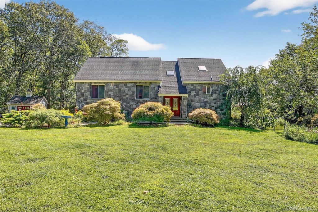 Photo of 986 Cliff Avenue, Yorktown Heights, NY 10598 (MLS # 1003275)