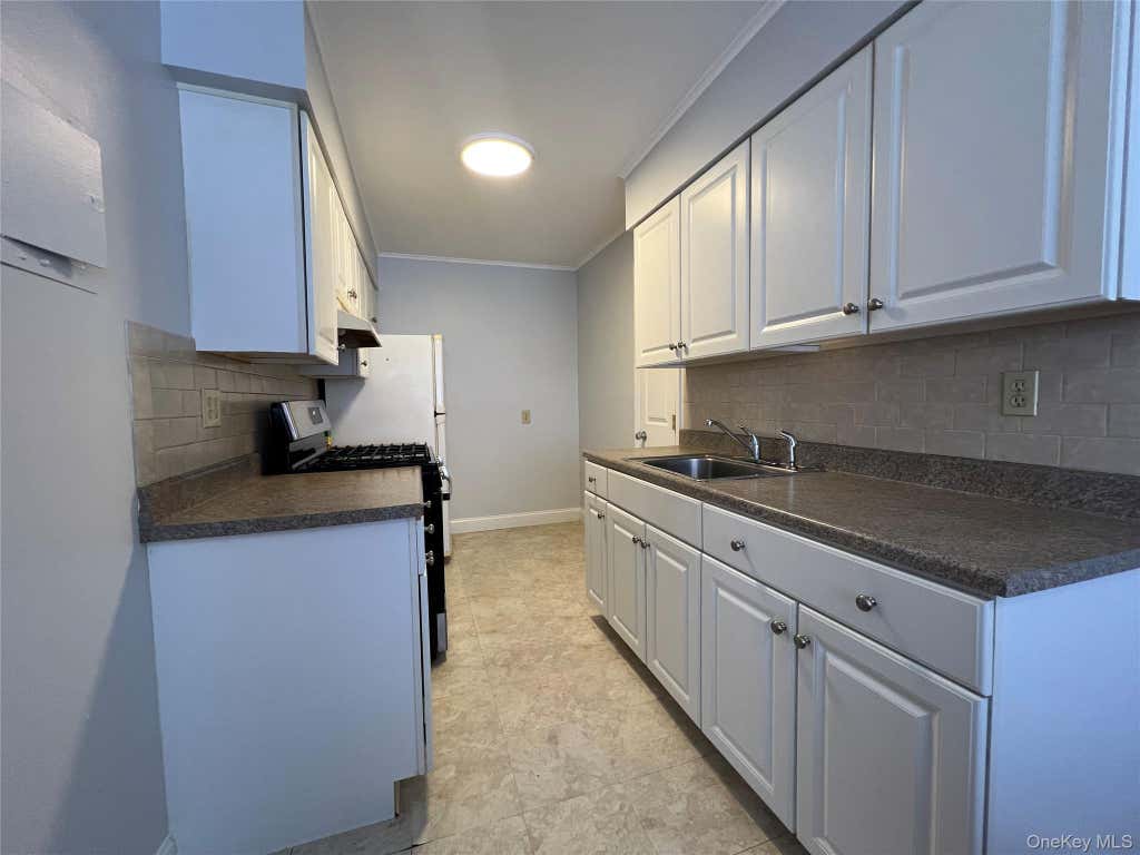 Photo of 4 COLONIAL Road #106, Beacon, NY 12508 (MLS # 1038978)