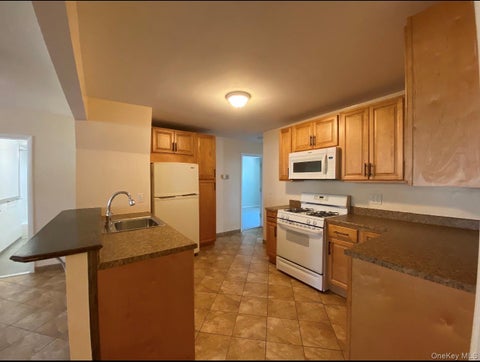 Apartment For Rent - 8 Birchwood Avenue<br/> Nanuet, NY 10954