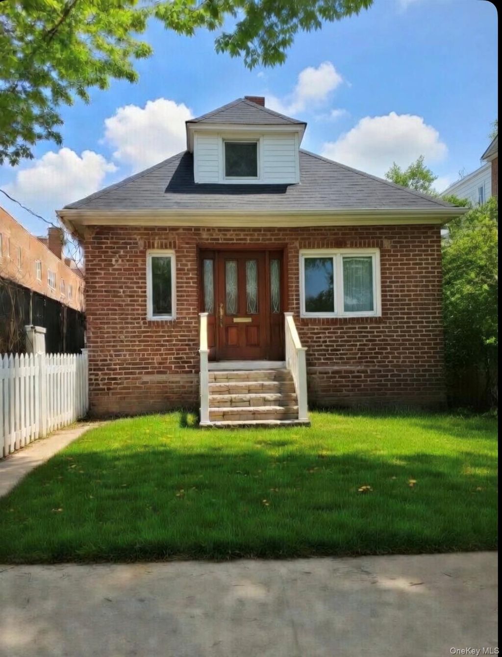 Photo of 1978 Needham Avenue, Bronx, NY 10466 (MLS # 976187)