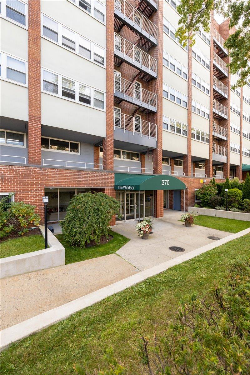 Property for Sale at Westchester Ave 3N, Port Chester, New York - Bathrooms: 1 
Rooms: 3  - $140,000