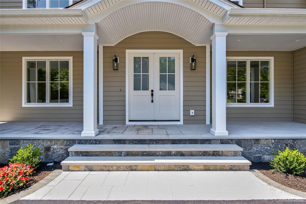 Photo of 654 Caledonia Road, Dix Hills, NY 11746 (MLS # 884112)