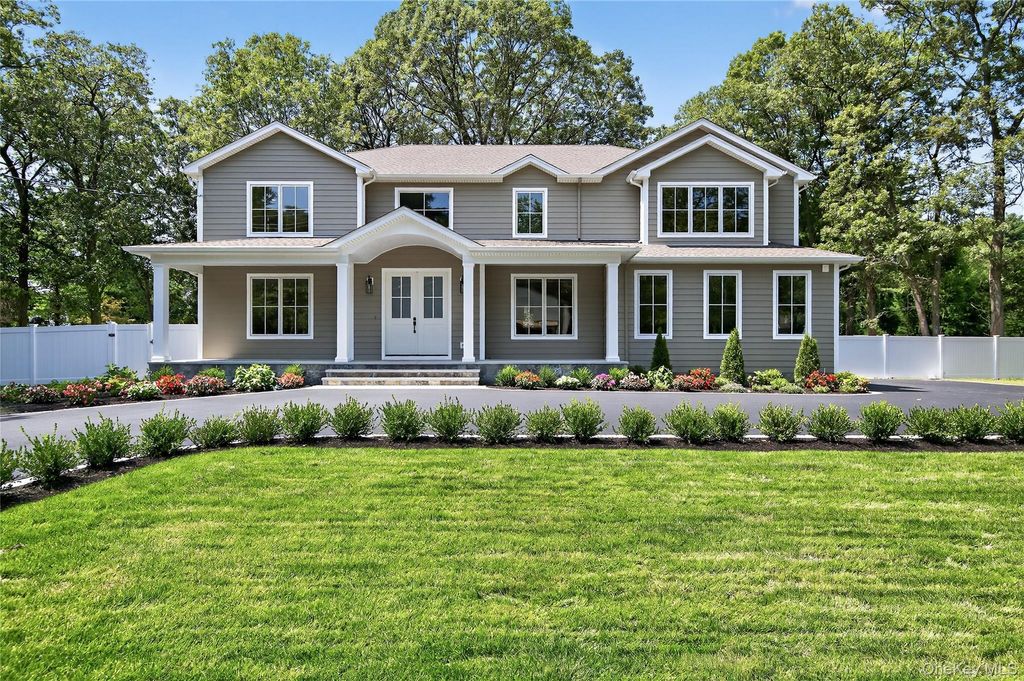 Photo of 654 Caledonia Road, Dix Hills, NY 11746 (MLS # 884112)