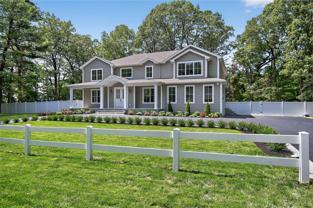Photo of 654 Caledonia Road, Dix Hills, NY 11746 (MLS # 884112)