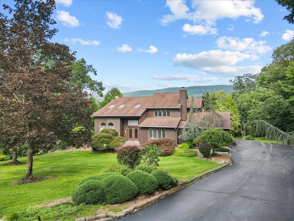 Rental Property at Pearce Drive, Highland Mills, New York - Bedrooms: 4 
Bathrooms: 4 
Rooms: 15  - $4,700 MO.