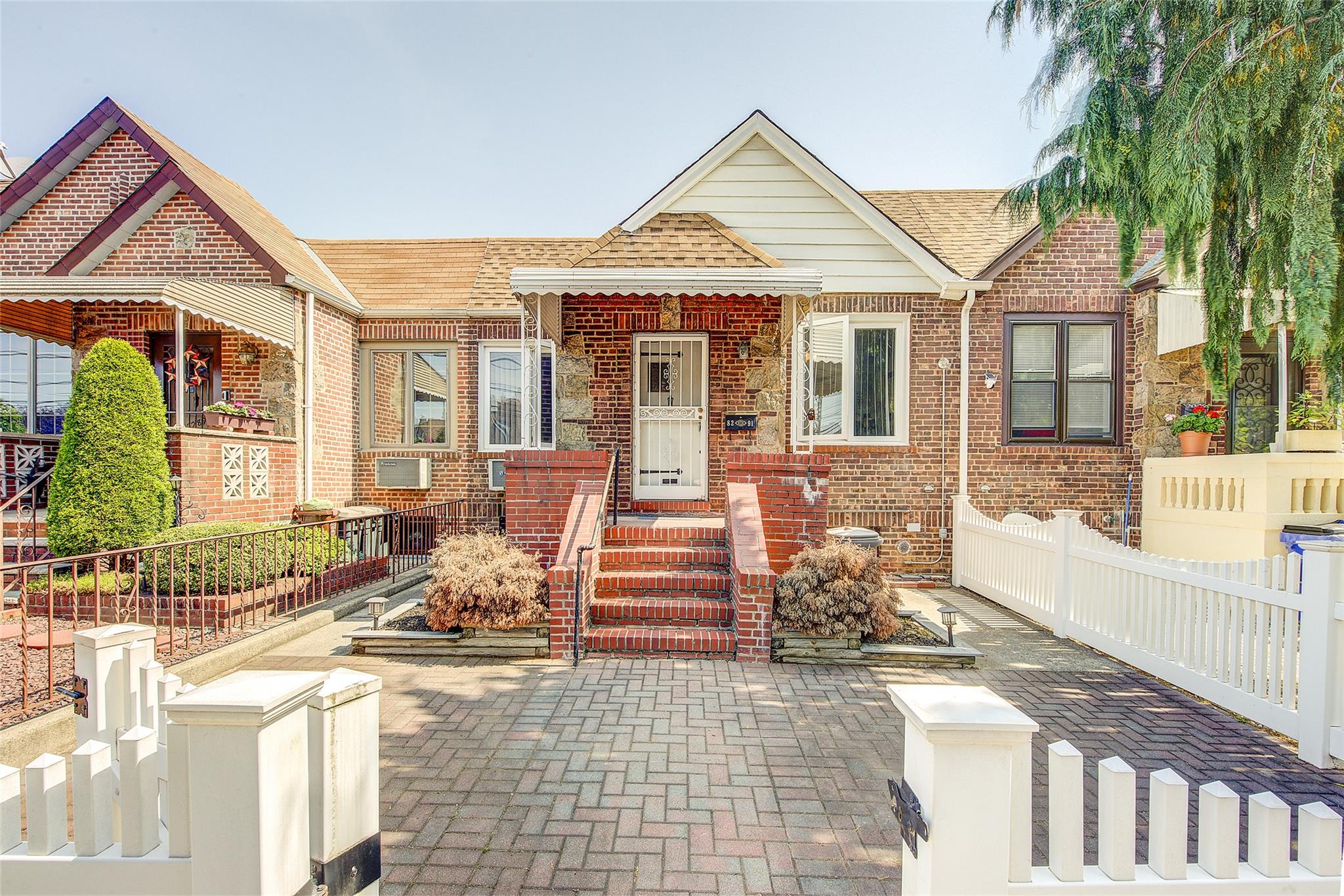 Property for Sale at Caldwell Avenue, Middle Village, Queens, NY - Bedrooms: 2 
Bathrooms: 2 
Rooms: 4  - $849,000